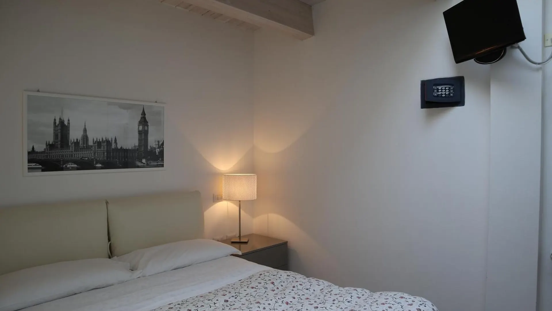 Camera & Caffe Cenni Aparthotel Borgo Fosso Ghiaia 0*,  Italy